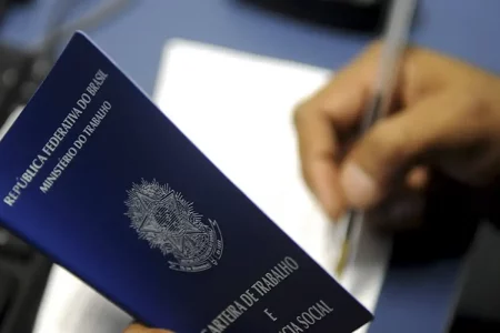 Caged: geração de empregos formais desacelera para 1,48 milhão em 2023