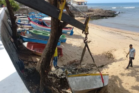 Semop realiza operação e limpa praias para festas de Iemanjá em Salvador