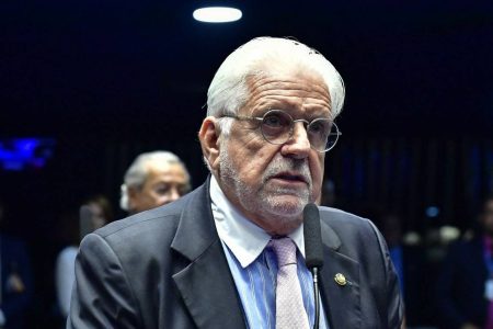 Wagner reconhece que Lula “passou do ponto” ao falar de Holocausto, mas diz que presidente demonstrou “indignação de um humanista”