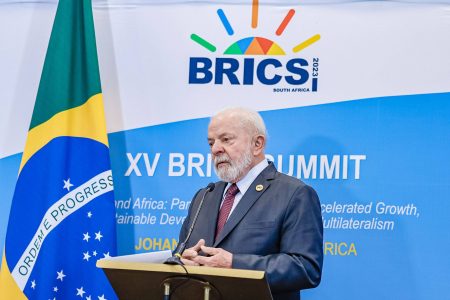 Lula abre agenda de viagens internacionais com visita a novos integrantes do Brics na África