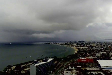Previsão é de tempo nublado com chuvas em Salvador nesta semana