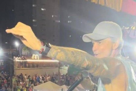 Netinho abandona trio após se irritar com Xand Avião em João Pessoa