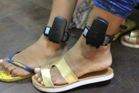 Mulher presa com tornozeleira eletrônica é liberada pela Justiça após audiência de custódia