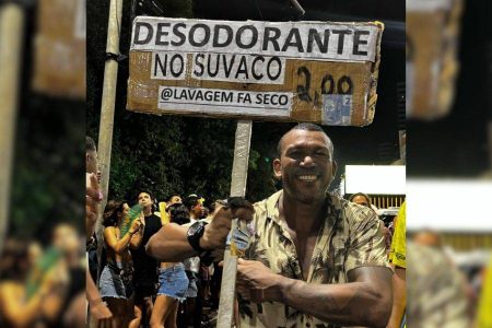 Carnaval 2024: reposição de desodorante ‘no suvaco’ vira hit na internet