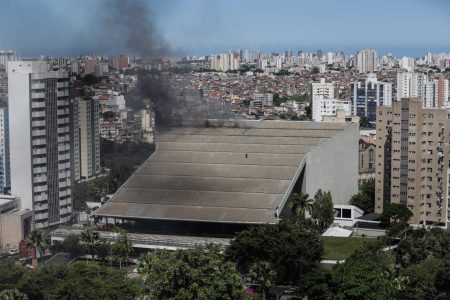 Teatro Castro Alves tem princípio de incêndio na tarde desta terça-feira (7)