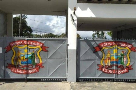 Onze detentos são transferidos de Salvador para presídio de segurança máxima após princípio de motim