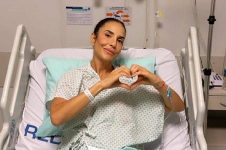 Após carnaval, Ivete Sangalo é internada com pneumonia: “Estou bem”
