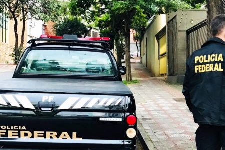 Advogado de ex-assessores de Bolsonaro cobra acesso aos autos; um está preso