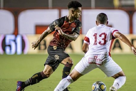 Com gol nos acréscimos, Vitória e Naútico empatam no Barradão