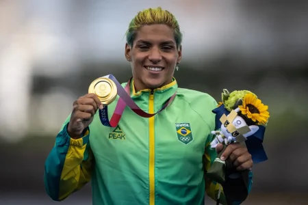 Ana Marcela Cunha garante vaga para Paris 2024 após 5º Lugar em maratona aquática no Mundial de Doha