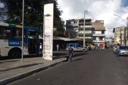 Ataques do Comando Vermelho deixam um morto e três feridos no bairro Pero Vaz, em Salvador