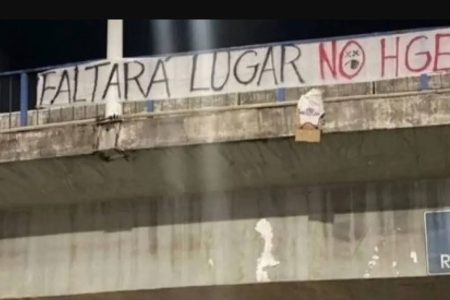 Faixa com ameaça a torcedores do Bahia é colocada em Pernambués
