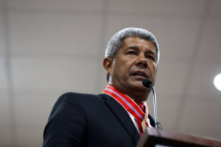 Jerônimo compara analfabetismo com doença e diz: ‘Quem ama não reprova’