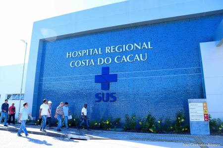 Com salários atrasados, médicos suspendem atividades no Hospital Costa do Cacau