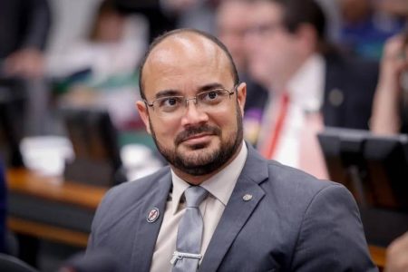 Deputado federal propõe projeto para fim de trotes em universidades