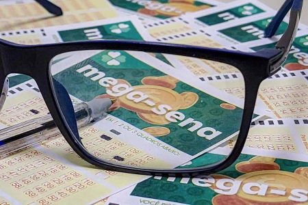 Mega-Sena acumula e prêmio chega a R$ 20 milhões Mega-Sena acumula e prêmio chega a R$ 20 milhões