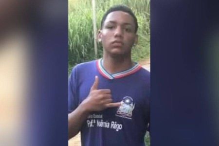 Adolescente é retirado de casa por homens e desaparece no bairro de Valéria