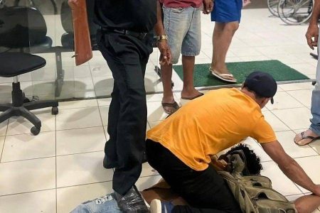 Homem é preso após invadir UPA armado para tentar atirar contra médico