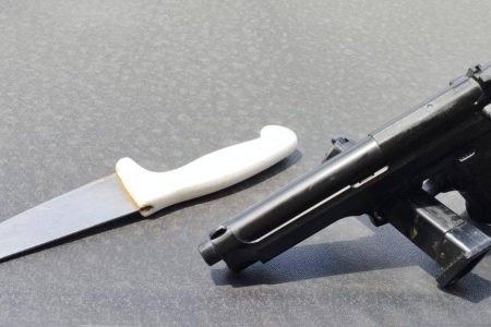 PM prende homem com réplica de arma na Magalhães Neto