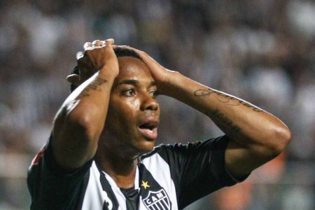 STJ forma maioria para Robinho cumprir pena no Brasil