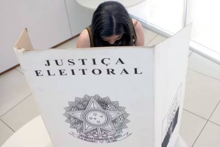 Mais da metade do eleitorado da Bahia são mulheres e número de jovens aptos a votar cresce