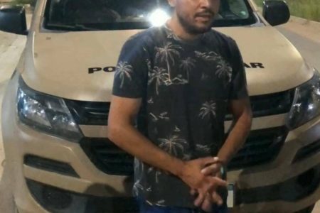 Mecânico é flagrado dirigindo viatura de polícia bêbado
