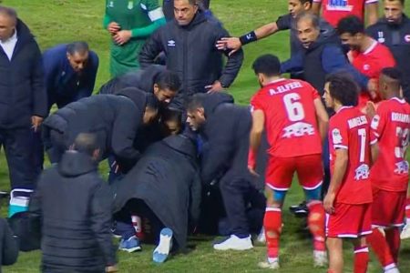 Jogador de futebol sofre parada cardíaca em jogo no Egito