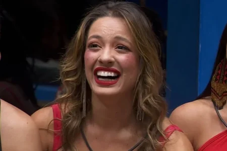 BBB: Beatriz faz “publi” e pirraça Pitel; assista