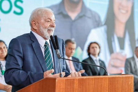 Lula diz que mulher pode comprar batom e calcinha com salário