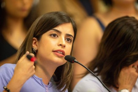 Tabata Amaral pede apoio de Aécio Neves em São Paulo