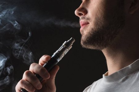 Regulação da Anvisa proíbe uso e venda de cigarros eletrônicos no Brasil