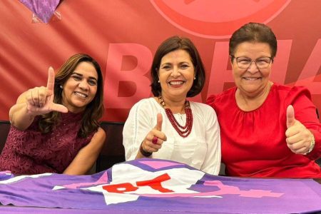 Secretaria da ‘aprovação em massa’ se filia ao PT e pode disputar prefeitura na Bahia Secretaria da ‘aprovação em massa’ se filia ao PT e pode disputar prefeitura na Bahia
