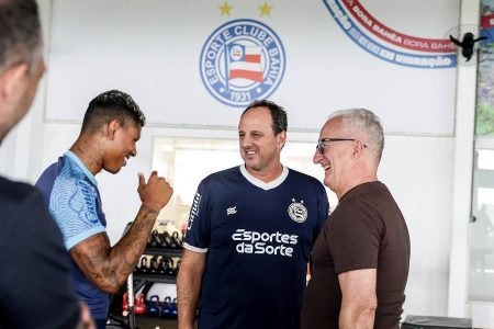 Técnico da Seleção Brasileira faz visita ao CT do Bahia