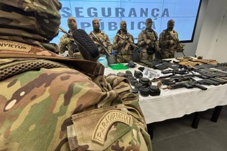 35 líderes de facções e 19 fuzis foram localizados em Salvador durante ação da SPP