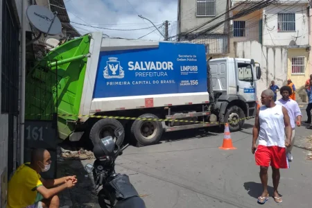 Serviços de limpeza começam a ser normalizados após fim da greve em Salvador