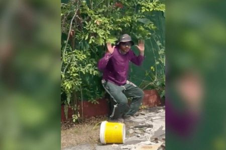 ‘Meu querido, você está preso’: vídeo mostra prisão de foragido por roubo que tinha 10 perfis na internet