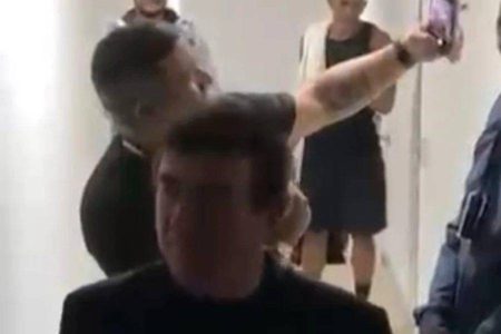 Amado Batista deixa produtor “no vácuo” após pedido de selfie e gera momento constrangedor Amado Batista deixa produtor “no vácuo” após pedido de selfie e gera momento constrangedor