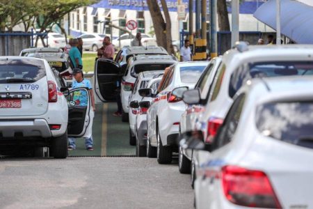 Taxistas e mototaxistas de Salvador passam a realizar vistoria em seis novos pontos credenciados