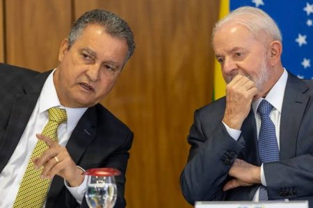 Lula critica ministros por demora na regulamentação de leis e cobra agilidade a Rui Costa Lula critica ministros por demora na regulamentação de leis e cobra agilidade a Rui Costa