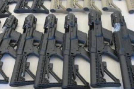 Tráfico internacional: milícia usa empresa de efeitos cinematográficos para trazer armas ao Brasil