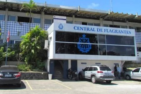 Discussão após acidente termina com PM preso por atirar contra duas pessoas