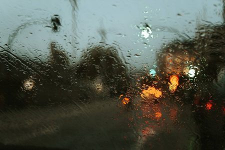 Semana chuvosa à vista: Sistema de baixa pressão e frente fria trazem ventos e trovoadas a Salvador