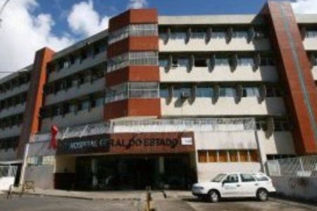 Troca de tiros em condomínio de alto padrão deixa um ferido durante disputa por área de lazer