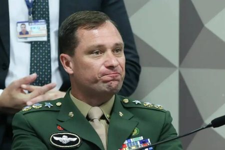 Mauro Cid é alvo de operação da PF por suposta tentativa de deixar o país Mauro Cid é alvo de operação da PF por suposta tentativa de deixar o país