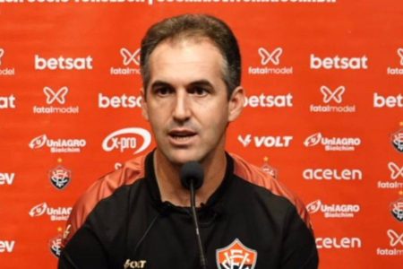 Léo Condé é demitido do Vitória, após fraco desempenho no Brasileirão Léo Condé é demitido do Vitória, após fraco desempenho no Brasileirão