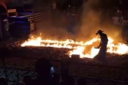 VÍDEO: Dez pessoas ficam feridas durante explosão em rodeio na BA