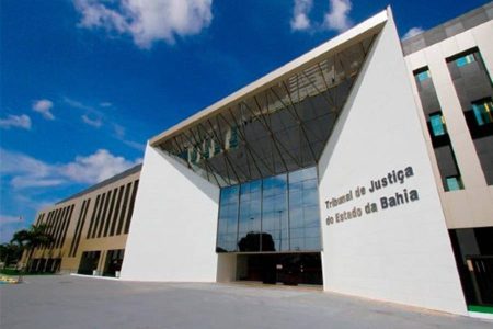 TJ-BA propõe reajuste de R$ 700 nas gratificações dos servidores e envia projeto à Alba TJ-BA propõe reajuste de R$ 700 nas gratificações dos servidores e envia projeto à Alba