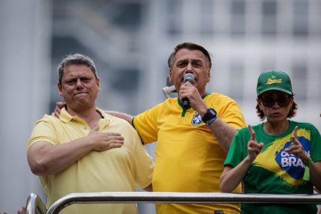 Tarcísio ganha apoio de Bolsonaro para presidência, mas decisão sobre anúncio ainda é incerta Tarcísio ganha apoio de Bolsonaro para presidência, mas decisão sobre anúncio ainda é incerta