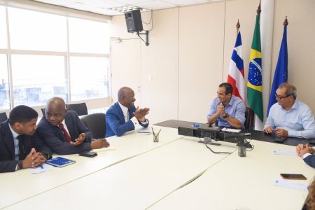 Bruno Reis recebe comitiva do Benin para organizar visita do presidente do país a Salvador