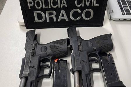 Duas pistolas são apreendidas em Feira de Santana